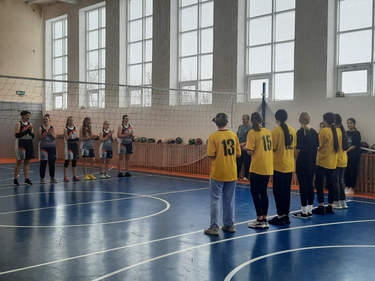Наши спортсмены приняли участие в зональных соревнованиях по волейболу.