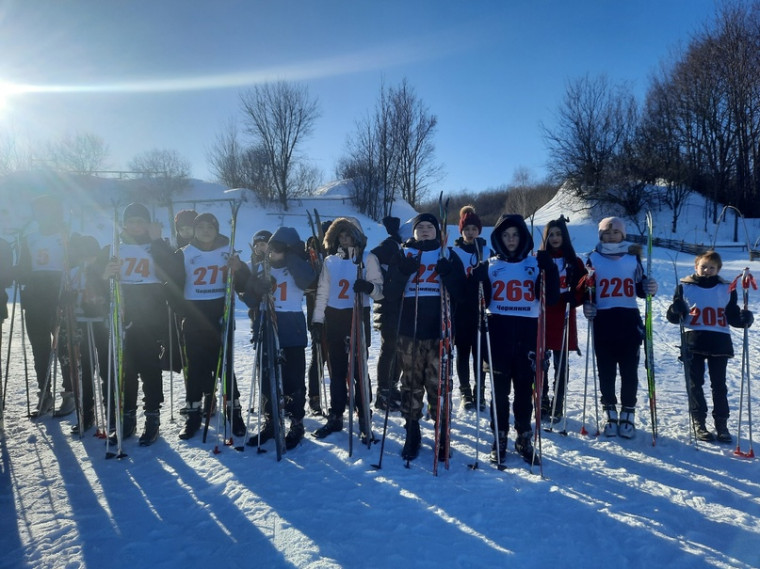 Учащиеся школы приняли в спартакиаде школьников по лыжным гонкам.